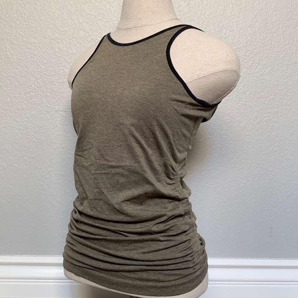 EUC Lululemon tank top size 4